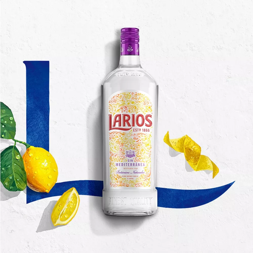 Alt: Bottle of Larios dry gin beside fresh lemon | Filename: Larios-dry-gin-lemon.jpg